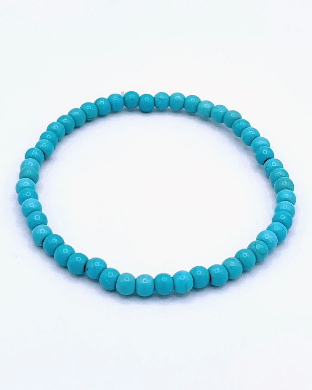 Turquoise beaded bracelet on a white background